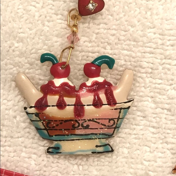 Lunch at the Ritz vintage ice cream 🍦earrings - Picture 6 of 9